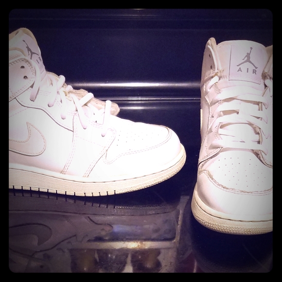 Retro womans jordans - Picture 1 of 2